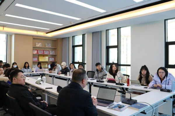 实时敢当|娄立斌主任为农大研究生学子进行第七节法律谈判课程授课