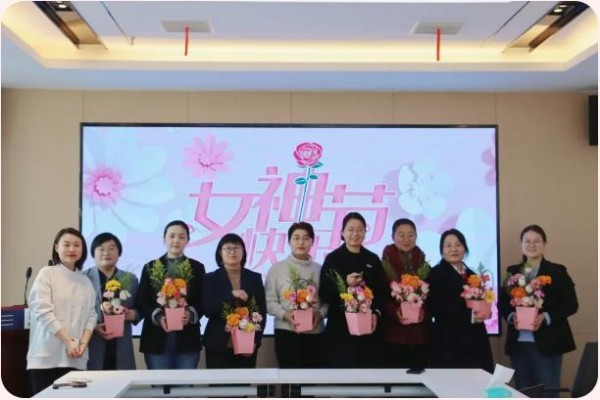 巾帼绽芳华 | 敢当律所举办三八妇女节主题插花活动